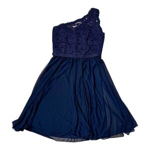 David's Bridal | One Shoulder Lace
Chiffon Dress Size 4